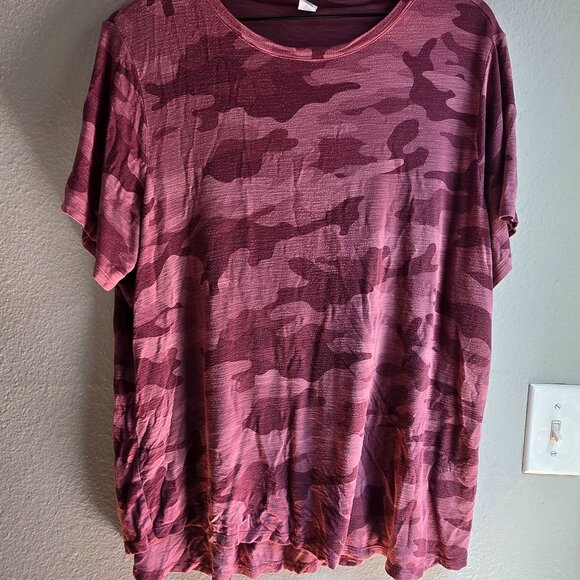 Old Navy Tops - Red Camo Print Tee - Old Navy - XL